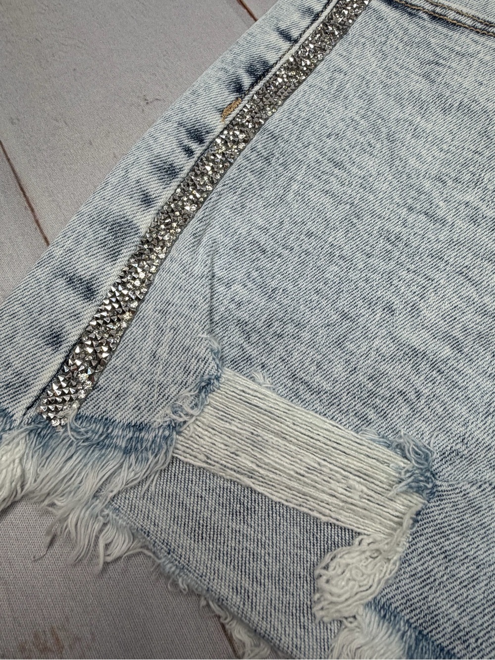 NWT Risen High Rise Rhinestone Embellished Jean Shorts Size Large - Picture 10 of 10